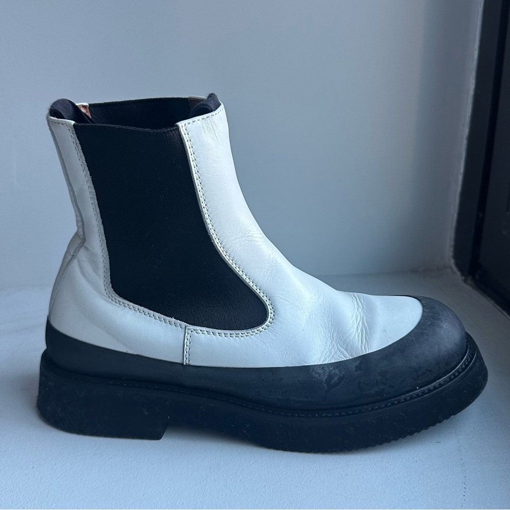 CELINE BY PHOEBE PHILO WHITE ANKLE CHELSEA BOOT BLACK RUBBER OUTSOLE 37